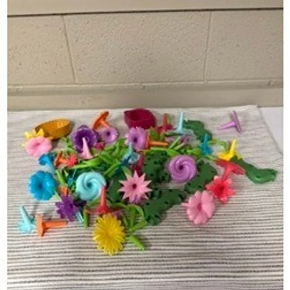 Build-a-Garden Floral Stackable Building Toy Set Colorful Flower Pieces Lot